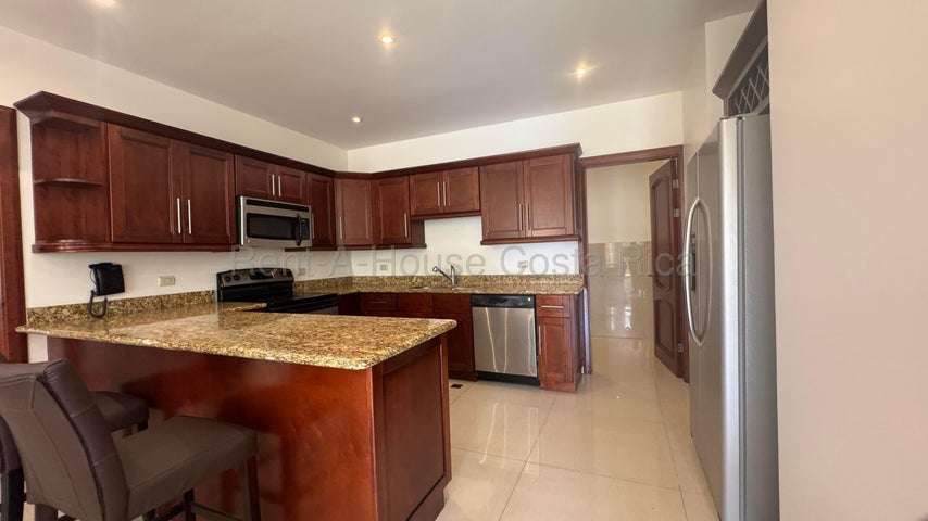 Alquiler de Apartamento AMUEBLADO en Escazú-San Rafael. 