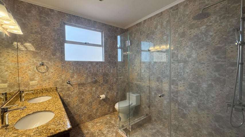 Alquiler de Apartamento AMUEBLADO en Escazú-San Rafael. 