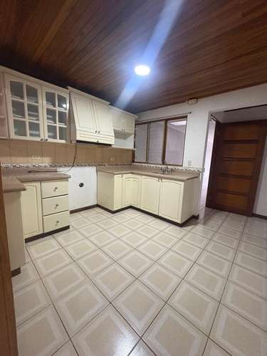 SE RENTA CASA EN RESIDENCIAL EN SANTO DOMINGO DE HEREDIA