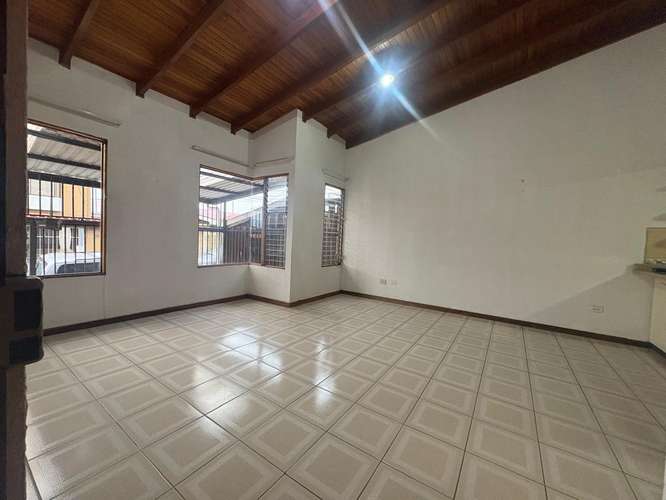 SE RENTA CASA EN RESIDENCIAL EN SANTO DOMINGO DE HEREDIA - Imagen 2