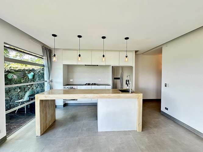 Apartamento en Alquiler en Río Oro de Santa Ana | Jardín Privado y Vista Espectacular - Imagen 3
