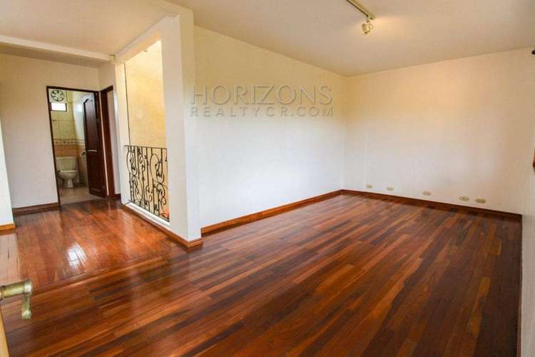 Casa de 3 Niveles en Venta en Pinares, Curridabat – 3 Habitaciones, 285 m² NJA677 - Imagen 12