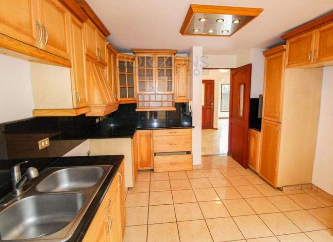 Casa de 3 Niveles en Venta en Pinares, Curridabat – 3 Habitaciones, 285 m² NJA677 - Imagen 8