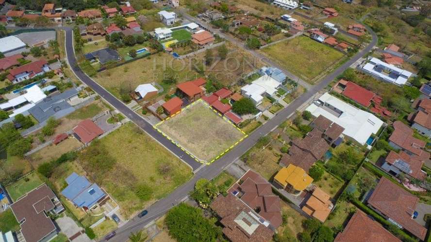 Lote de 932 m² en Venta en Santa Ana – Plano, en Urbanización con Seguridad 24/7 NJA922 - Imagen 1