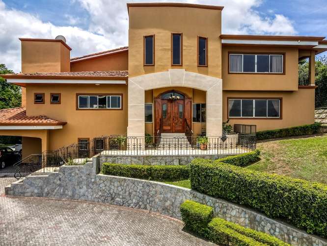 Se vende casa en Villa Real