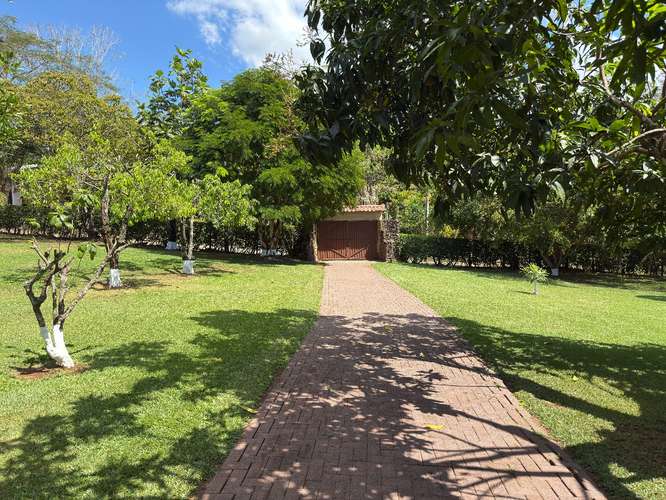 Finca en alquiler, San Pedro, Turrubares. San Jose. A 1 hora de Santa Ana. Con Piscina. 