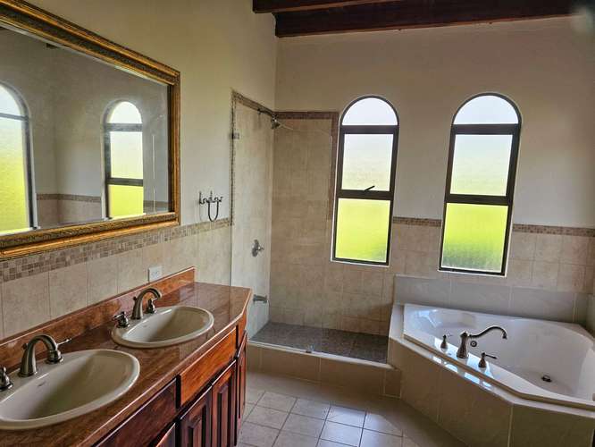 Bella Casa de Lujo en Residencial Zurquí Hills, Heredia - Imagen 14