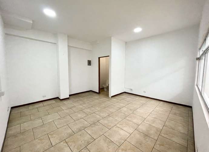 ALQUILER DE AMPLIO EDIFICIO COMERCIAL EN ROHRMOSER! P662