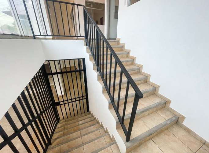 ALQUILER DE AMPLIO EDIFICIO COMERCIAL EN ROHRMOSER! P662