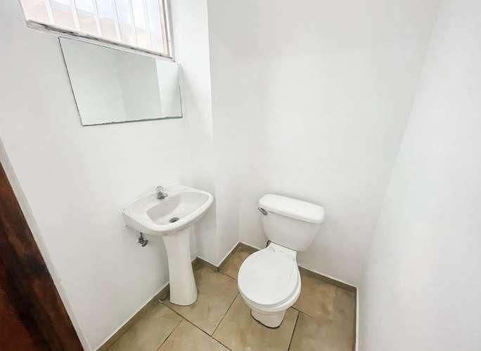 ALQUILER DE AMPLIO EDIFICIO COMERCIAL EN ROHRMOSER! P662