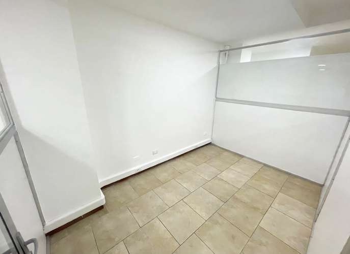 ALQUILER DE AMPLIO EDIFICIO COMERCIAL EN ROHRMOSER! P662