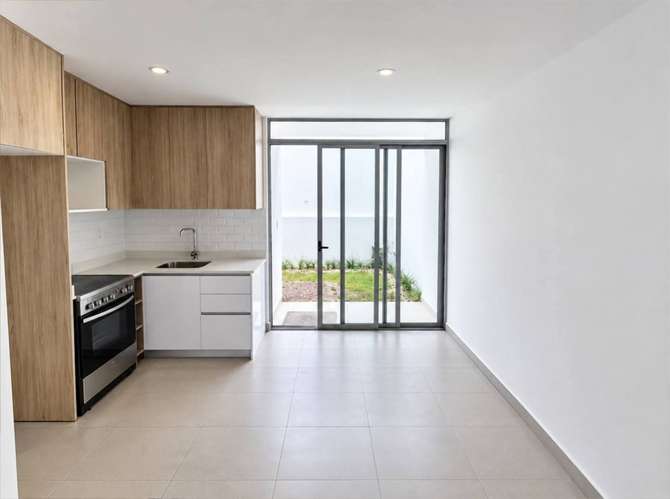 Casa en Vistas Santa Ana - Alquiler en Condominnio