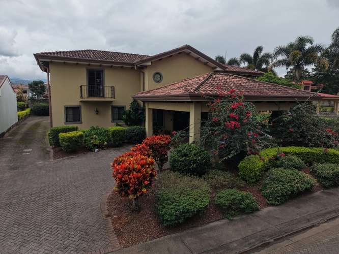 Casa de lujo con 5 habitaciones y amueblada en San Lorenzo, Heredia - Casi 50% menos que el avalúo