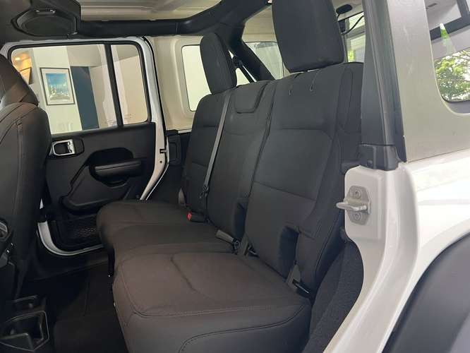2019 Jeep Wrangler - Imagen 14