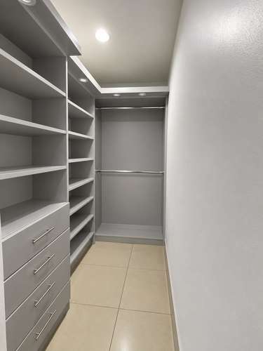 Casa esquinera de 3 dormitorios en Barlovento con piscina y seguridad 24 horas - Imagen 12