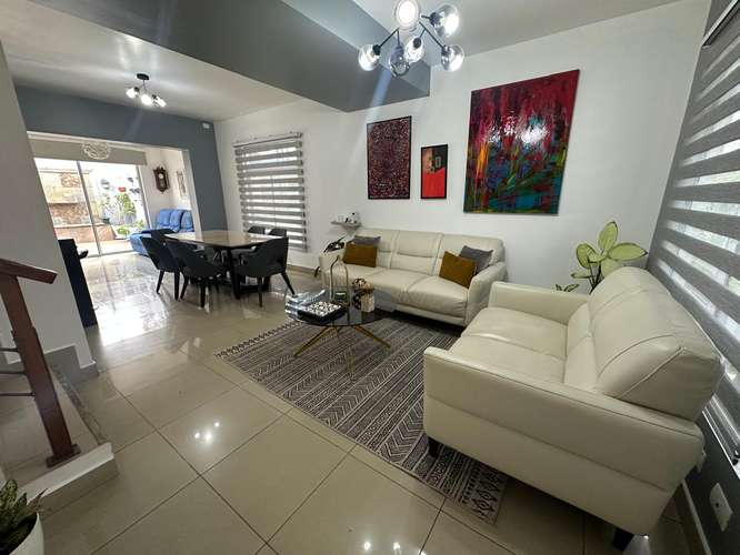 Casa esquinera de 3 dormitorios en Barlovento con piscina y seguridad 24 horas