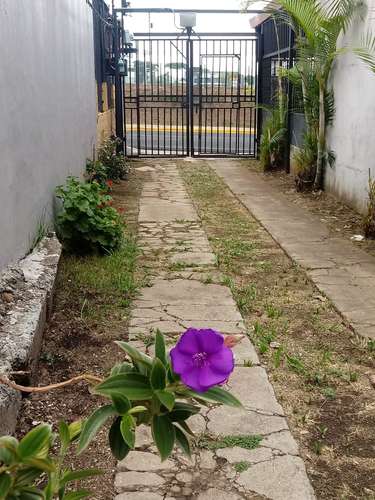 Vendo casa en San Francisco de Heredia, cerca al Mall Oxigeno. casa es de 1 piso con 5 habitaciones, 2 baños