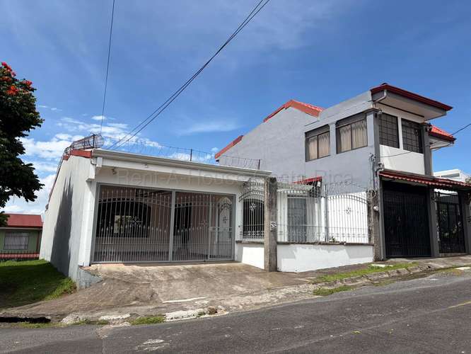 Venta de Casa en San Pablo de Heredia con Terraza y Jardín #26-2261 GS