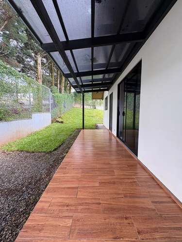 Casa moderna en San Isidro de Grecia con gran terreno y vistas naturales. - Imagen 8