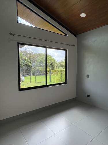 Casa moderna en San Isidro de Grecia con gran terreno y vistas naturales. - Imagen 15