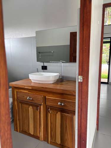 Casa moderna en San Isidro de Grecia con gran terreno y vistas naturales. - Imagen 13