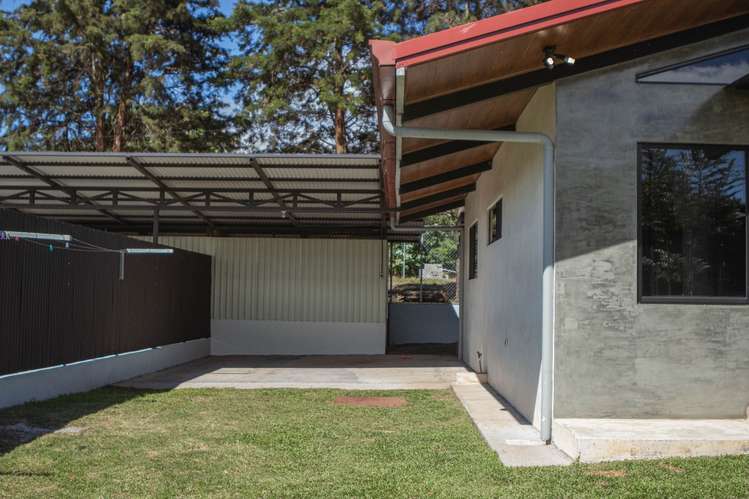 Casa moderna en San Isidro de Grecia con gran terreno y vistas naturales. - Imagen 6
