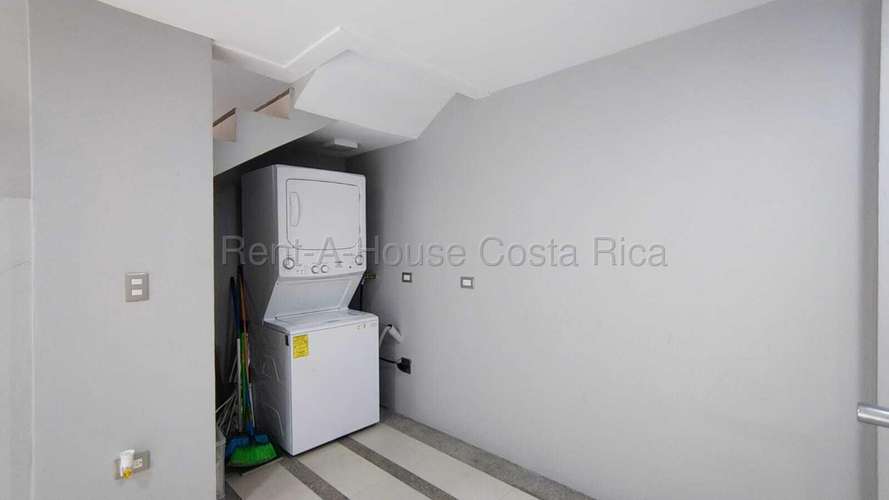 Venta de Casa Moderna en Sabanilla - Imagen 5