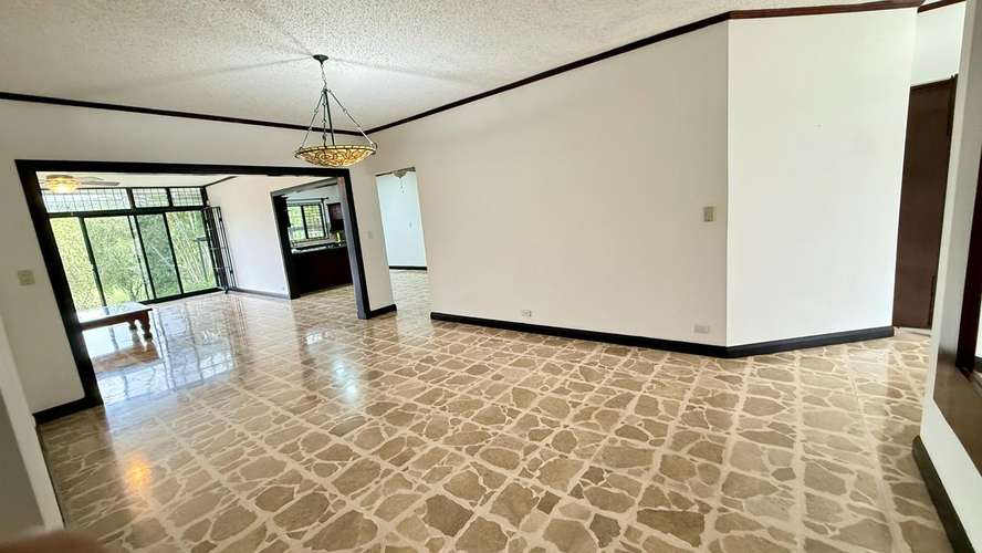 Alquiler Exclusiva casa de 4 dormitorios en alquiler en Ciudad Cariari con vista al campo de golf - Imagen 3
