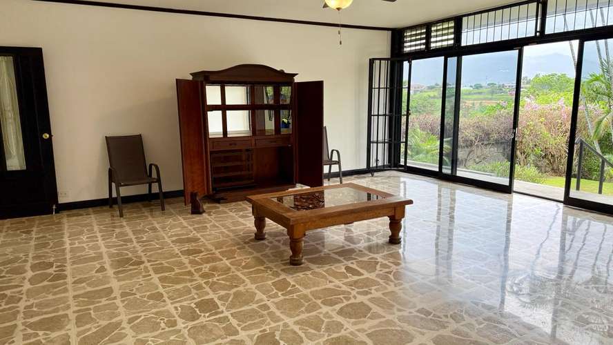 Alquiler Exclusiva casa de 4 dormitorios en alquiler en Ciudad Cariari con vista al campo de golf - Imagen 6