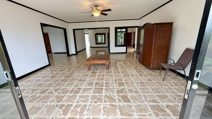 Alquiler Exclusiva casa de 4 dormitorios en alquiler en Ciudad Cariari con vista al campo de golf - Imagen 8