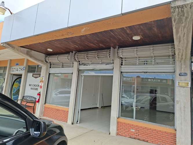 Local 66 m2 en Centro Comercial en San Pedro - Imagen 2