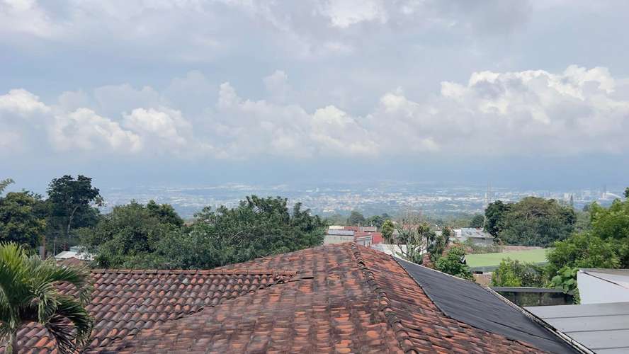 Casa de 3 dormitorios en San Antonio de Escazú con vista a la montaña y seguridad 24 horas - Imagen 17
