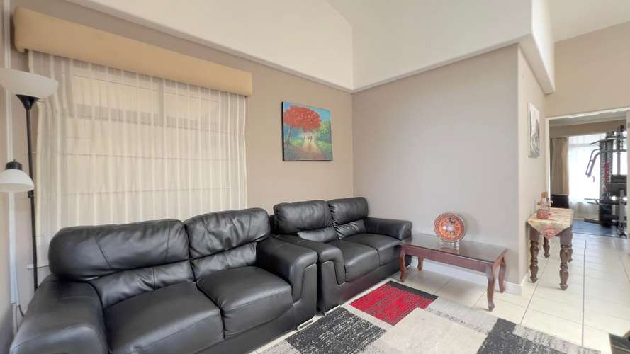 Casa de 3 dormitorios en San Antonio de Escazú con vista a la montaña y seguridad 24 horas - Imagen 11