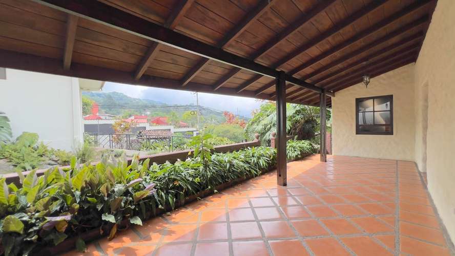 Casa de 3 dormitorios en San Antonio de Escazú con vista a la montaña y seguridad 24 horas - Imagen 20