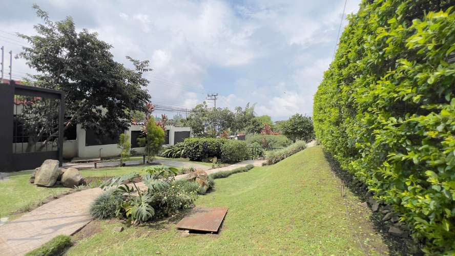 Casa de 3 dormitorios en San Antonio de Escazú con vista a la montaña y seguridad 24 horas - Imagen 1