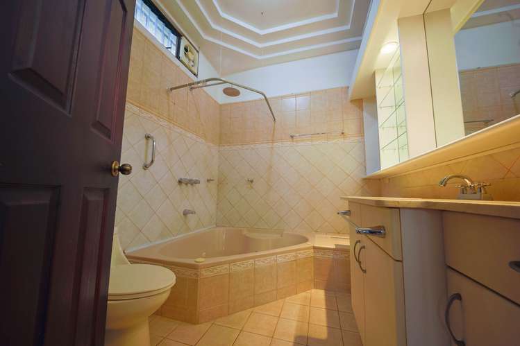 Venta de casa en Escazu con 4 habitaciones en el primer nivel - Imagen 8