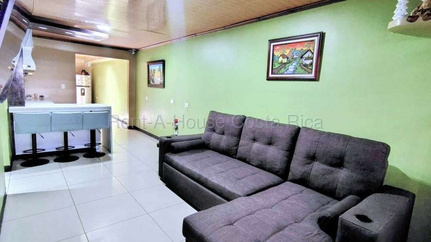 CASA EN VENTA EN MORAVIA, LA TRINIDAD | 3 HABITACIONES, TERRAZA Y ESPACIOS AMPLIOS. HABITACIÓN PRINCIPAL EN PRIMERA PLAN - Imagen 2