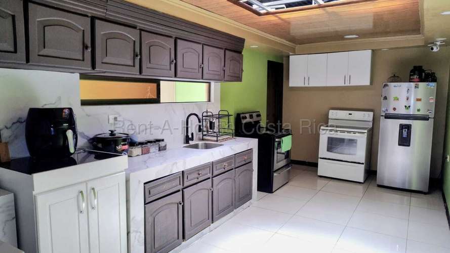 CASA EN VENTA EN MORAVIA, LA TRINIDAD | 3 HABITACIONES, TERRAZA Y ESPACIOS AMPLIOS. HABITACIÓN PRINCIPAL EN PRIMERA PLAN - Imagen 7