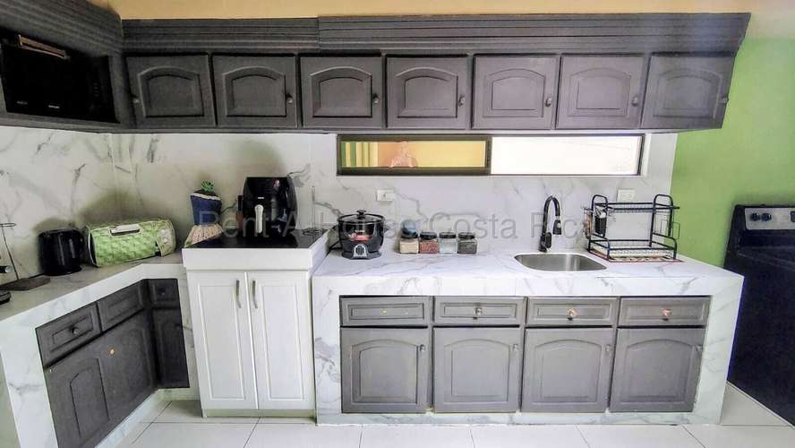 CASA EN VENTA EN MORAVIA, LA TRINIDAD | 3 HABITACIONES, TERRAZA Y ESPACIOS AMPLIOS. HABITACIÓN PRINCIPAL EN PRIMERA PLAN - Imagen 6