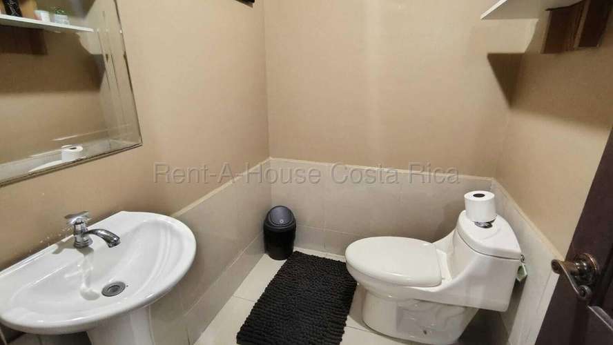 CASA EN VENTA EN MORAVIA, LA TRINIDAD | 3 HABITACIONES, TERRAZA Y ESPACIOS AMPLIOS. HABITACIÓN PRINCIPAL EN PRIMERA PLAN - Imagen 11