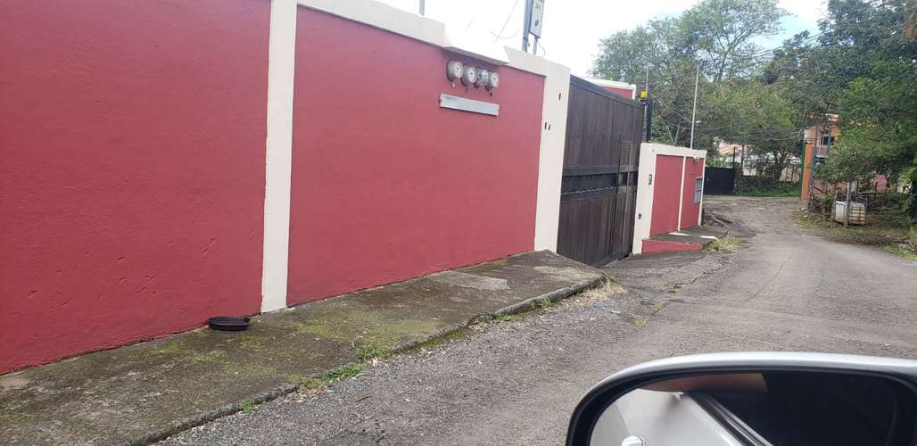 Vendo edificio de 8 apartamentos con terreno en verde para construir más apartamentos, cada unidad con su propio medidor - Imagen 2