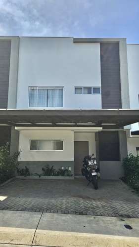 Casa 2 plantas lista para alquilar 