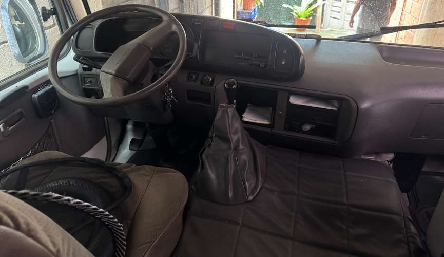 Se vende Microbus Coaster 2005