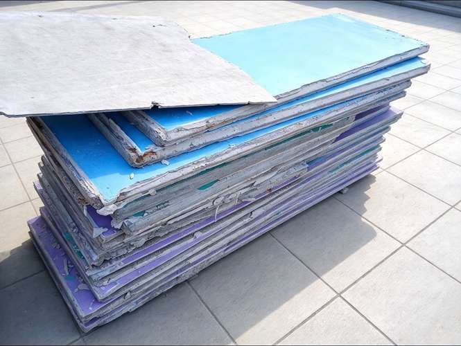 Se venden 128 baldosas de segunda para casa prefabricada