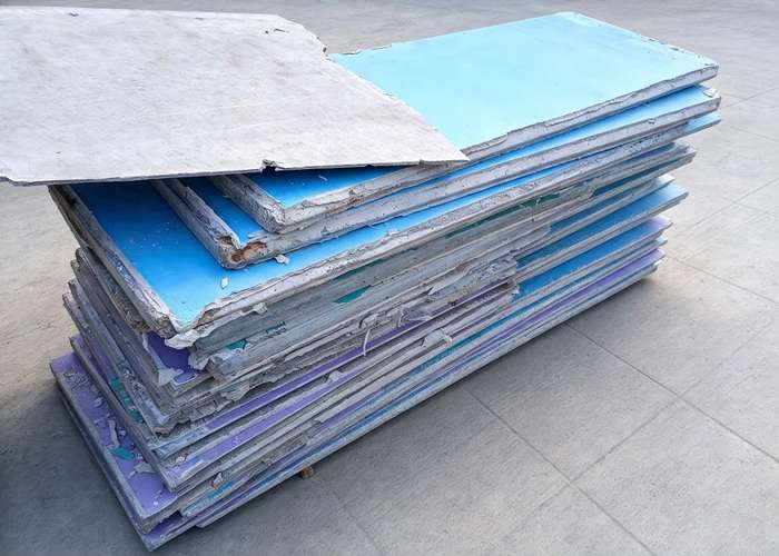Se venden 128 baldosas de segunda para casa prefabricada