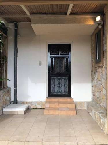 Se alquila casa con uso de suelo mixto en Curridabat 