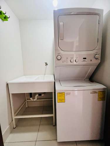 Apartamento Amueblado en Alquiler en La Uruca, 1 Habitación / 1 baño / 1 parqueo full equipado