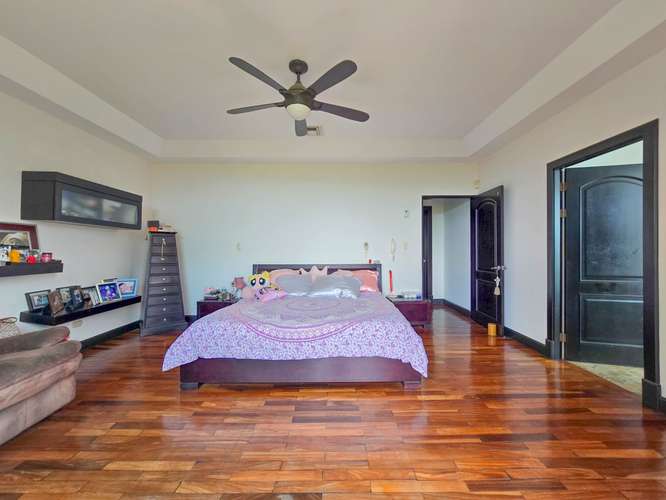 Lujosa Casa con Piscina Privada y Vista en Exclusivo Condominio en Guachipelín Escazú - Imagen 17