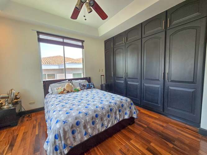Lujosa Casa con Piscina Privada y Vista en Exclusivo Condominio en Guachipelín Escazú - Imagen 15