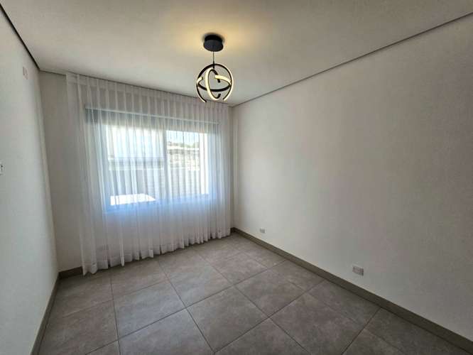 Guachipelín 3-10, muy linda-fina-nueva, L. Blanca, 3 hab, 2.5 baños, sala TV, patio, full amenidades. - Imagen 7